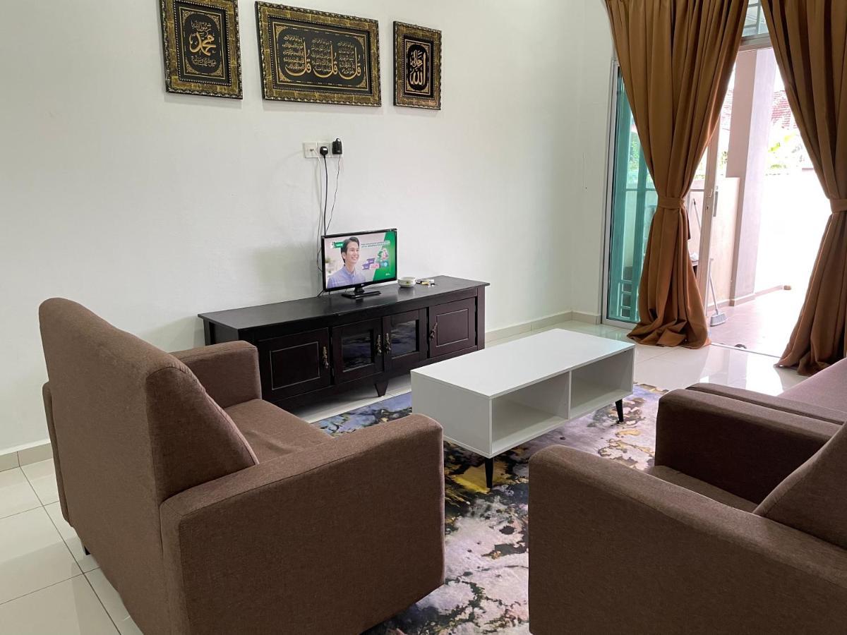 Maryam Homestay Jertih Esterno foto
